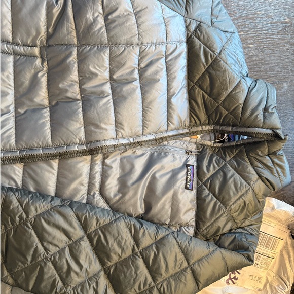 Patagonia Women's Radalie XL light plume grey Puffer JacketNWT - Picture 15 of 16